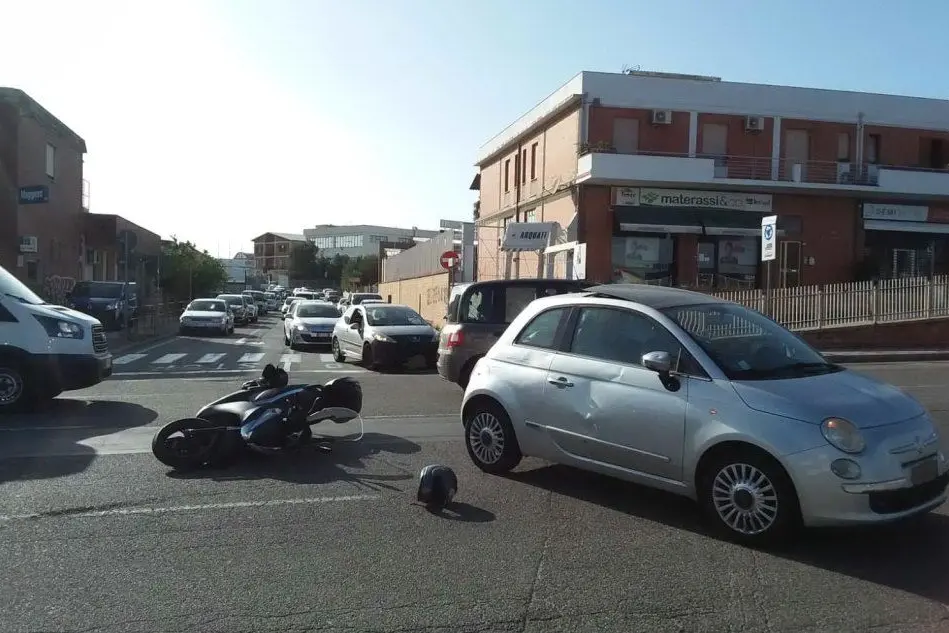 I mezzi coinvolti nell'incidente (polizia stradale di Cagliari)