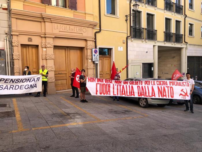 Scioperi: a Cagliari il corteo contro la guerra e le esercitazioni militari
