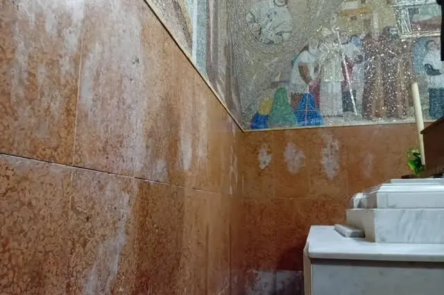 Le lastre di marmo (foto concessa)