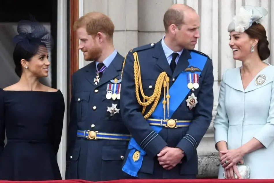 Da sinistra: Meghan Markle, Harry, il principe William e la moglie Kate (Ansa)