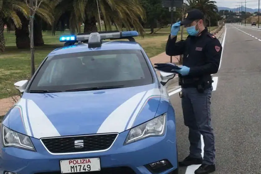 Gli agenti del Commissariato di Quartu al Margine Rosso (foto Andrea Serreli)