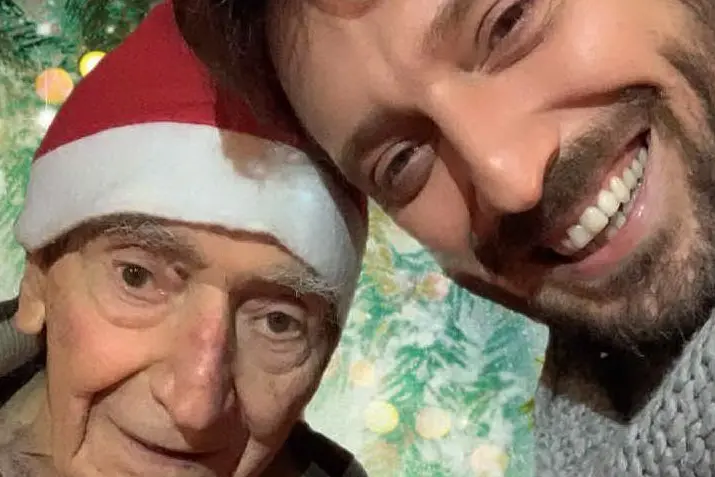 Cesare Cremonini nello scatto con papà (foto da profilo ufficiale Instagram)