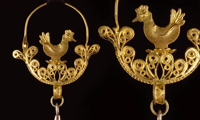 Orecchini sardi in oro (Archivio L'Unione Sarda)