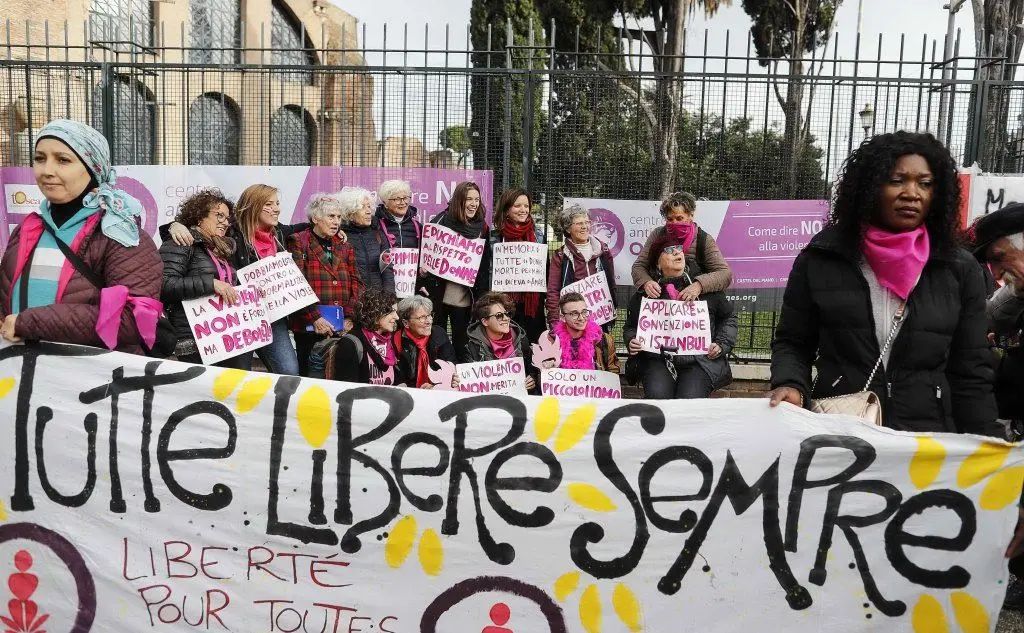 Migliaia di donne hanno manifestato nella Capitale