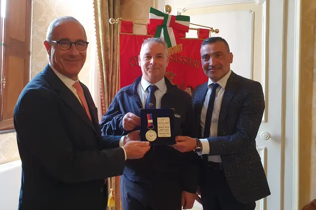 Antonio Denau tra il sindaco Campus e il presidente Atp Depperu (foto concessa)