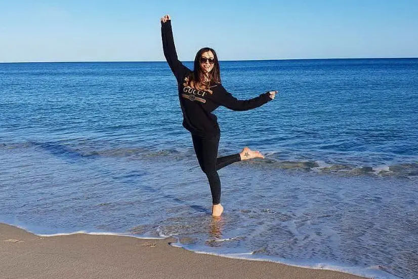 Giorgia Palmas in spiaggia a Costa Rei (da Instagram)