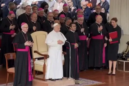 Papa, dopo il tumore niente terapie: grazie per le vostre preghiere