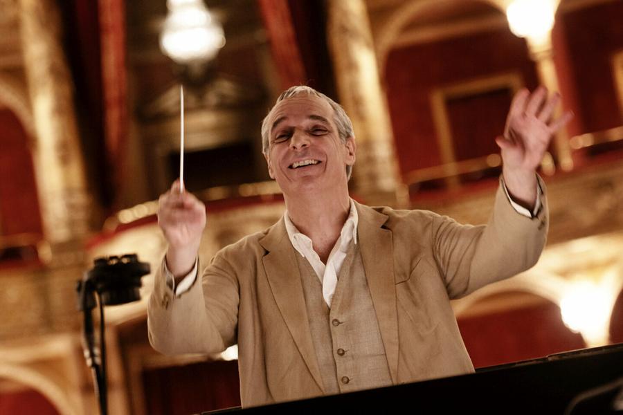 Francesco Colella diventa Ovidio: «Vi aspetto tutti domani a Cagliari»