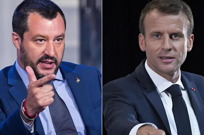 A sinistra il vicepremier leghista Matteo Salvini, a destra Emmanuel Macron (Ansa)