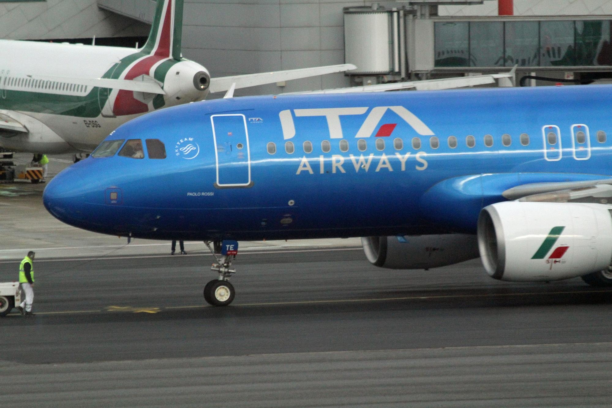 The first Ita Airways aircraft with the new blue livery towards the take-off phase from Rome Fiumicino airport to Milan, 24 December 2021.  ANSA/TELENEWS