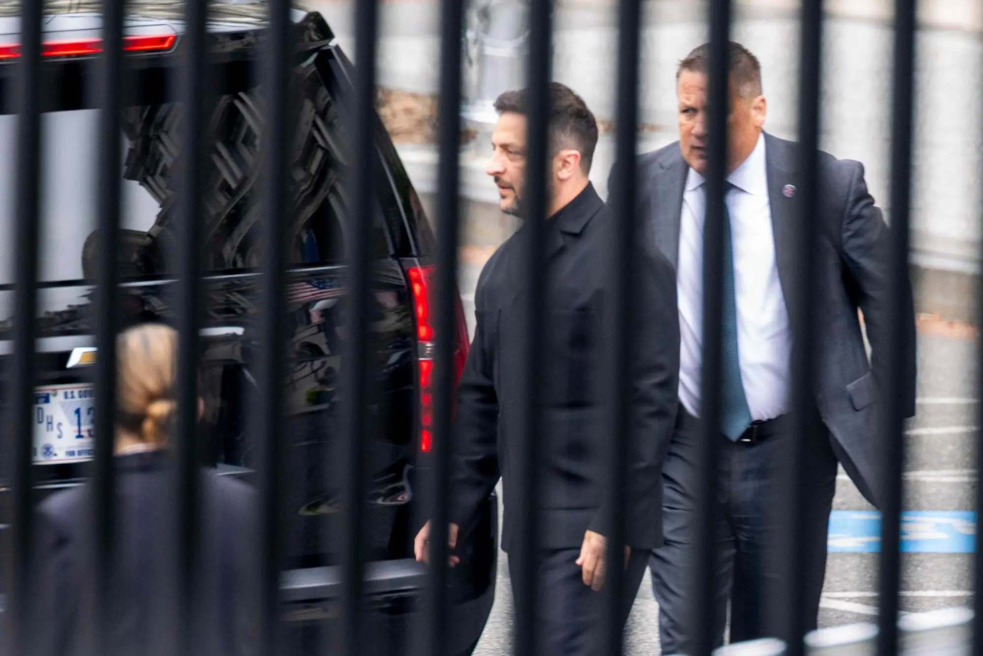 epa13137222 President of Ukraine Volodymyr Zelenskyy arrives at the White House for a meeting with US President Donald J. Trump in Washington, DC, USA, 28 July 2026. EPA/SHAWN THEW / POOL