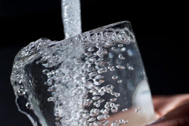 Le imprese sarde chiedono acqua: oltre 2mila aziende consumano il 32% della risorsa idrica nell’Isola (foto Ansa)