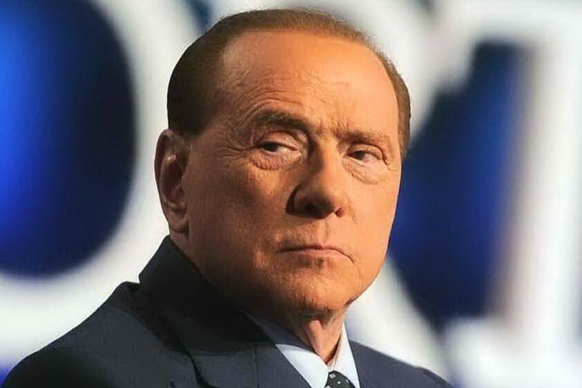 Ruby Ter, il teste: &quot;Berlusconi aveva rapporti a turno con le ragazze in una stanza buia&quot;