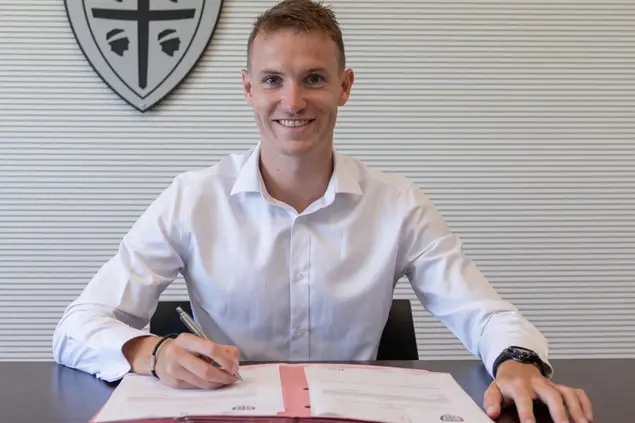 Jankto firma il contratto (Cagliari Calcio)