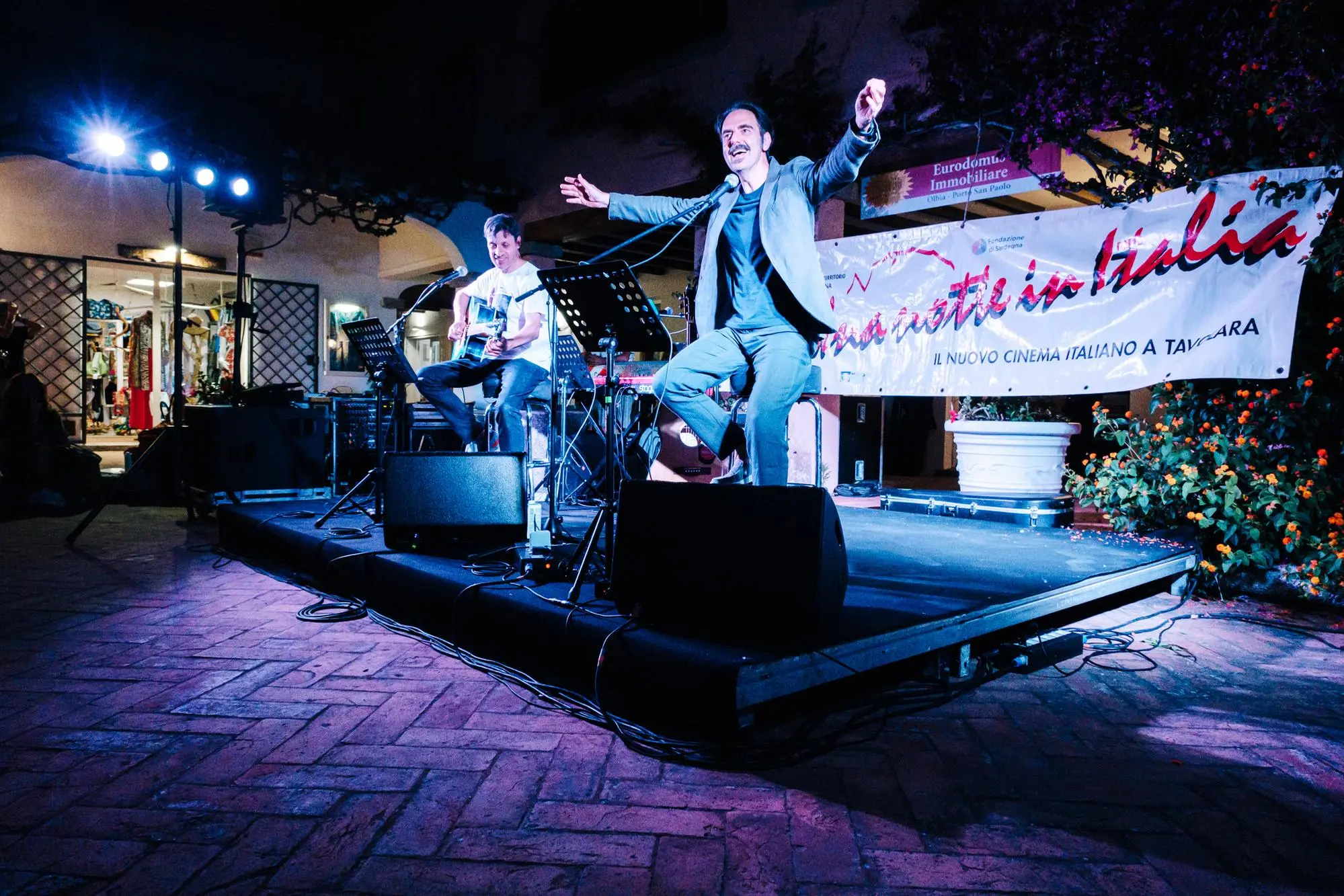 Neri Marcorè durante una serata del Festival di Tavolara (foto concessa)