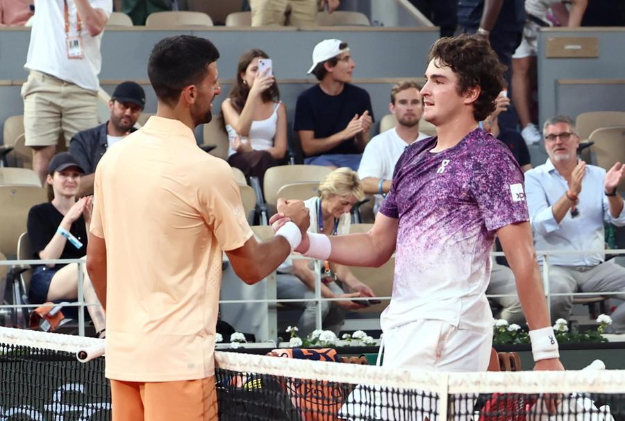 Roland Garros, fuori anche Djokovic: ko con Fonseca. Pausa e dubbi per Sinner