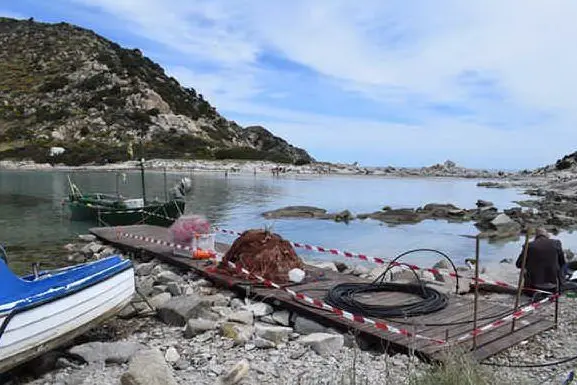Il pontile (foto Guardia costiera)