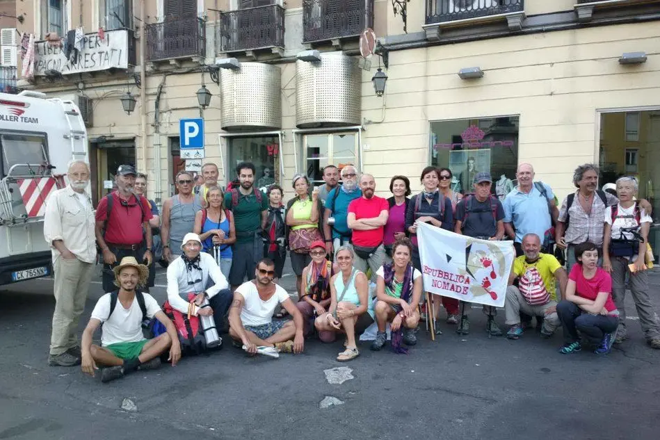 I camminatori in partenza da Cagliari