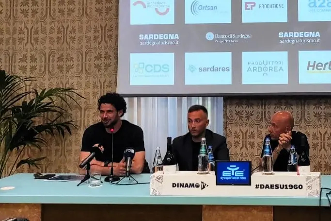 Coach Luca Vitali, l'ad Francesco Sardara e il presidente Stefano Sardara (foto G. Marras)