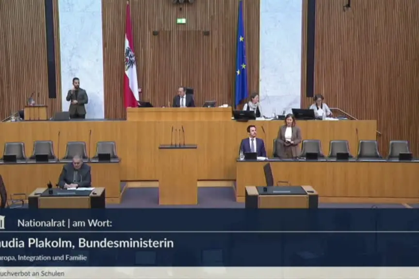 In Austria velo vietato nelle scuole per le ragazze sotto i 14 anni