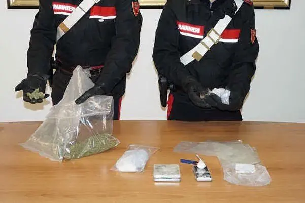 La droga sequestrata (foto Carabinieri)
