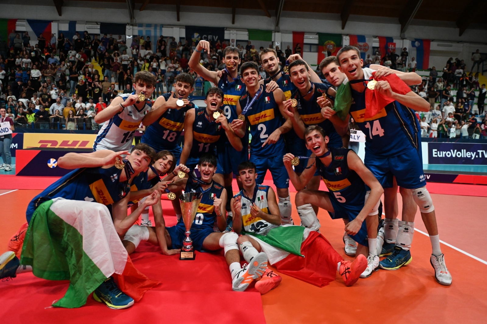 La Nazionale azzurra Under 20 festeggia il titolo europeo 2022 a Montesilvano (foto Federvolley)