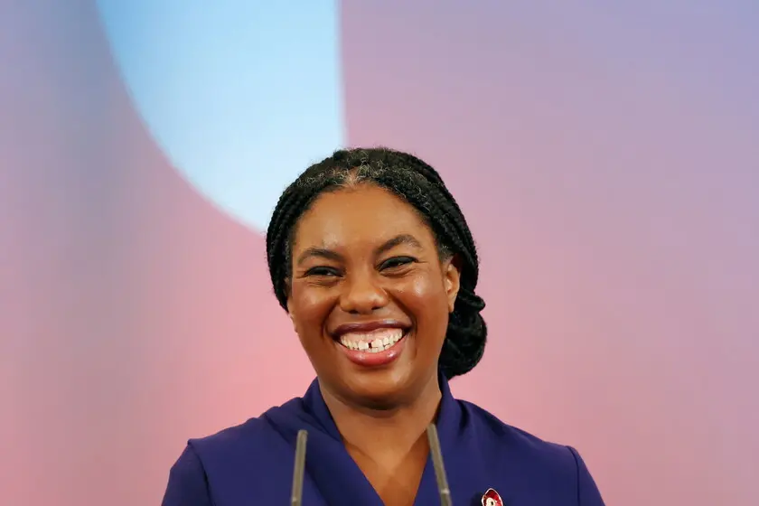 Kemi Badenoch, la nigeriana arrivata in Inghilterra a sedici anni e scelta dai Tory per guidare il partito