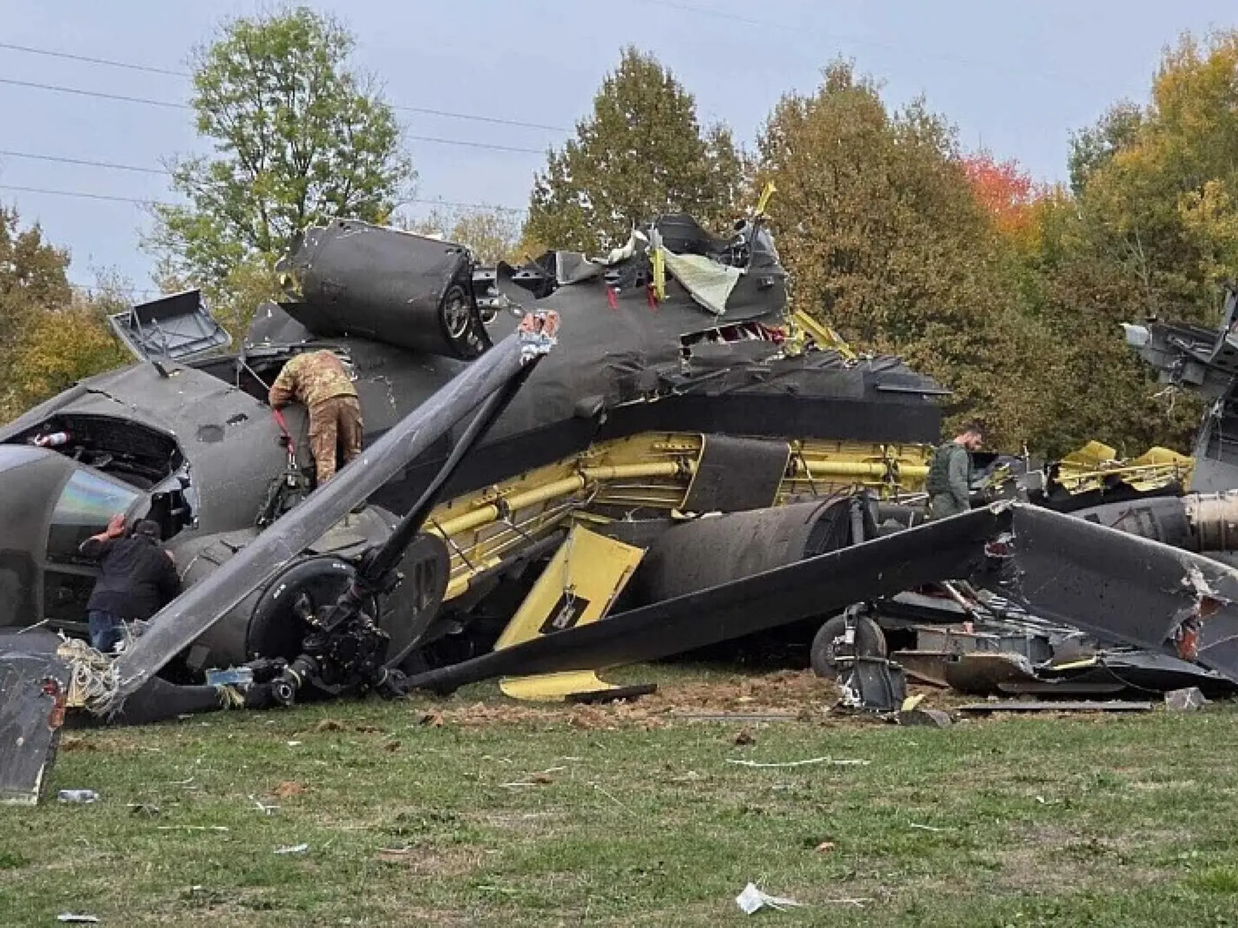 Una immagine dell'elicottero CH 47 dell'operazione Eufor Althea in Bosnia-Erzegovina, precipitato nella zona di Br?ko, al confine con la Serbia, 29 ottobre 2026 PER GENTILE CONCESSIONE KLIX.BA +++ATTENZIONE, CREDIT OBBLIGATORIO+++