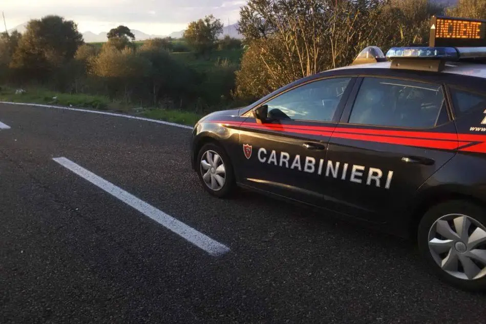 I carabinieri sul luogo dell'incidente (foto Farris)