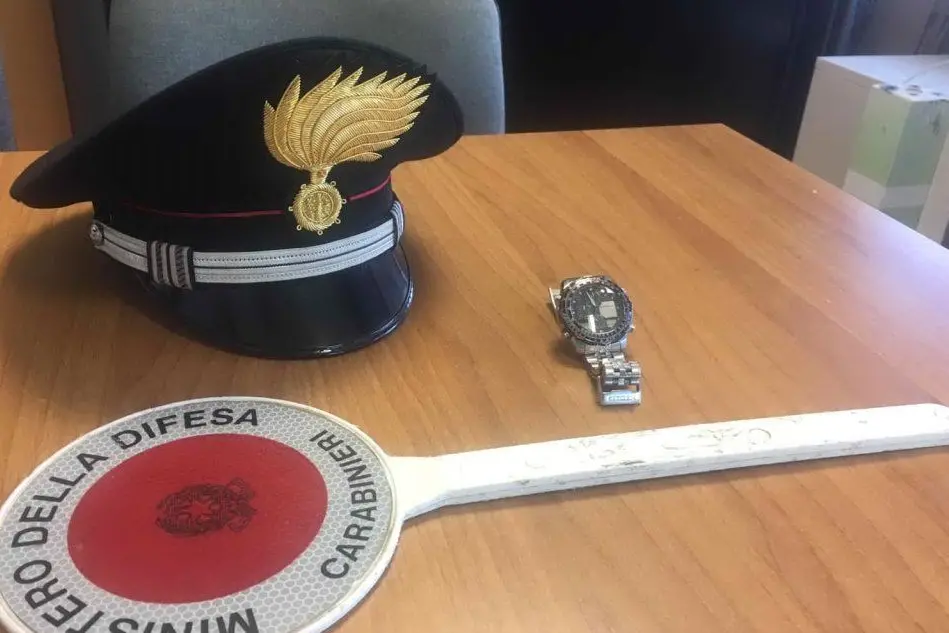 L'orologio di cui non è ancora stato trovato il proprietario (Foto carabinieri)