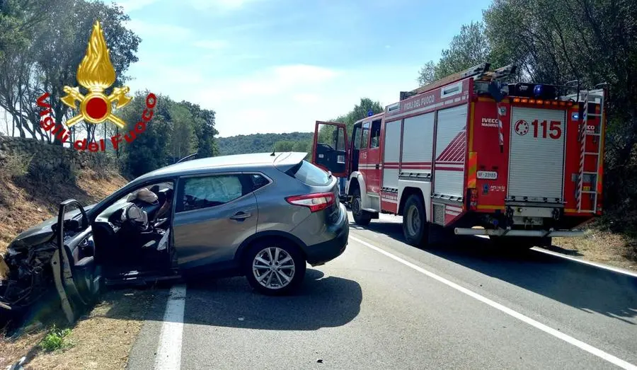 L'auto coinvolta nell'incidente (foto Vigili del fuoco)