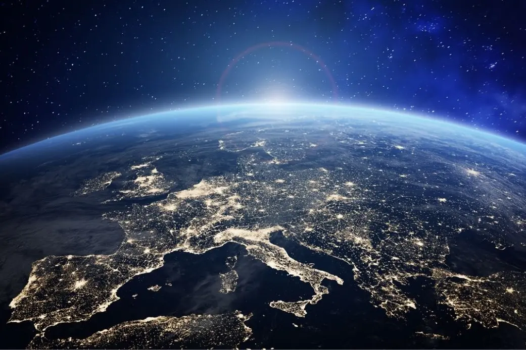 L'italia vista dallo spazio (foto Nasa/Esa)