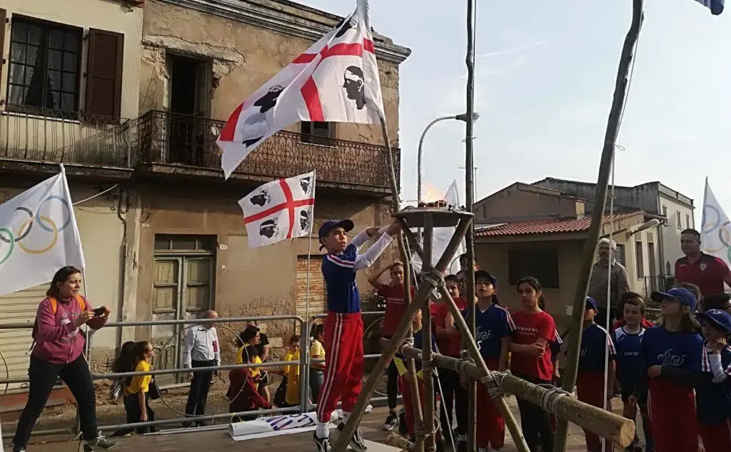 L'accensione del braciere &quot;olimpico&quot; in piazza Matteotti