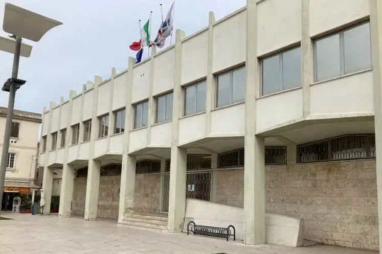 Il municipio di Porto Torres (L'Unione Sarda - Pala)