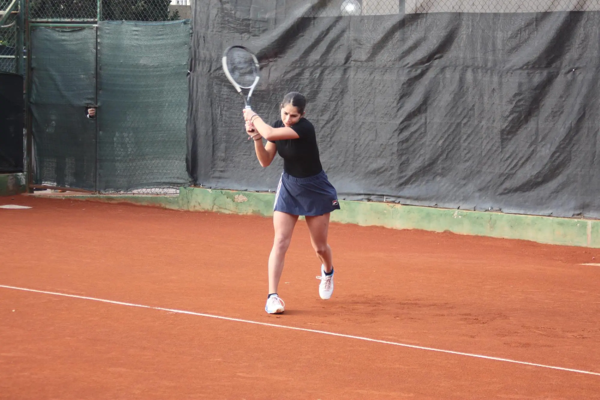 Un rovescio di Barbara Dessolis (foto Antonio Burruni)