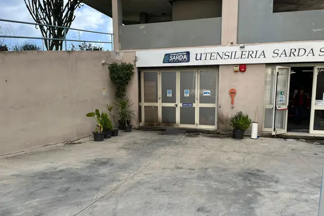 L'utensileria danneggiata (foto Vercelli)