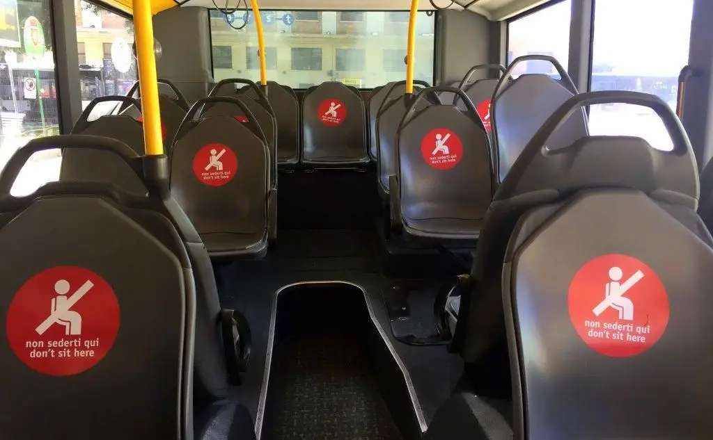 Gli adesivi per il controllo dei posti sui bus (Foro L.Almiento)
