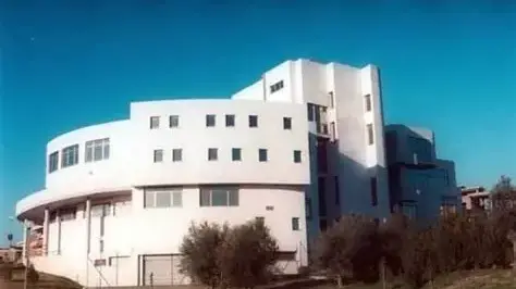 https://immagini.unionesarda.it/version/c:MWZmYzM2ZTYtYjJhYi00:YTZiZjg1ODUtZDFmZS00/image.webp?f=16:9