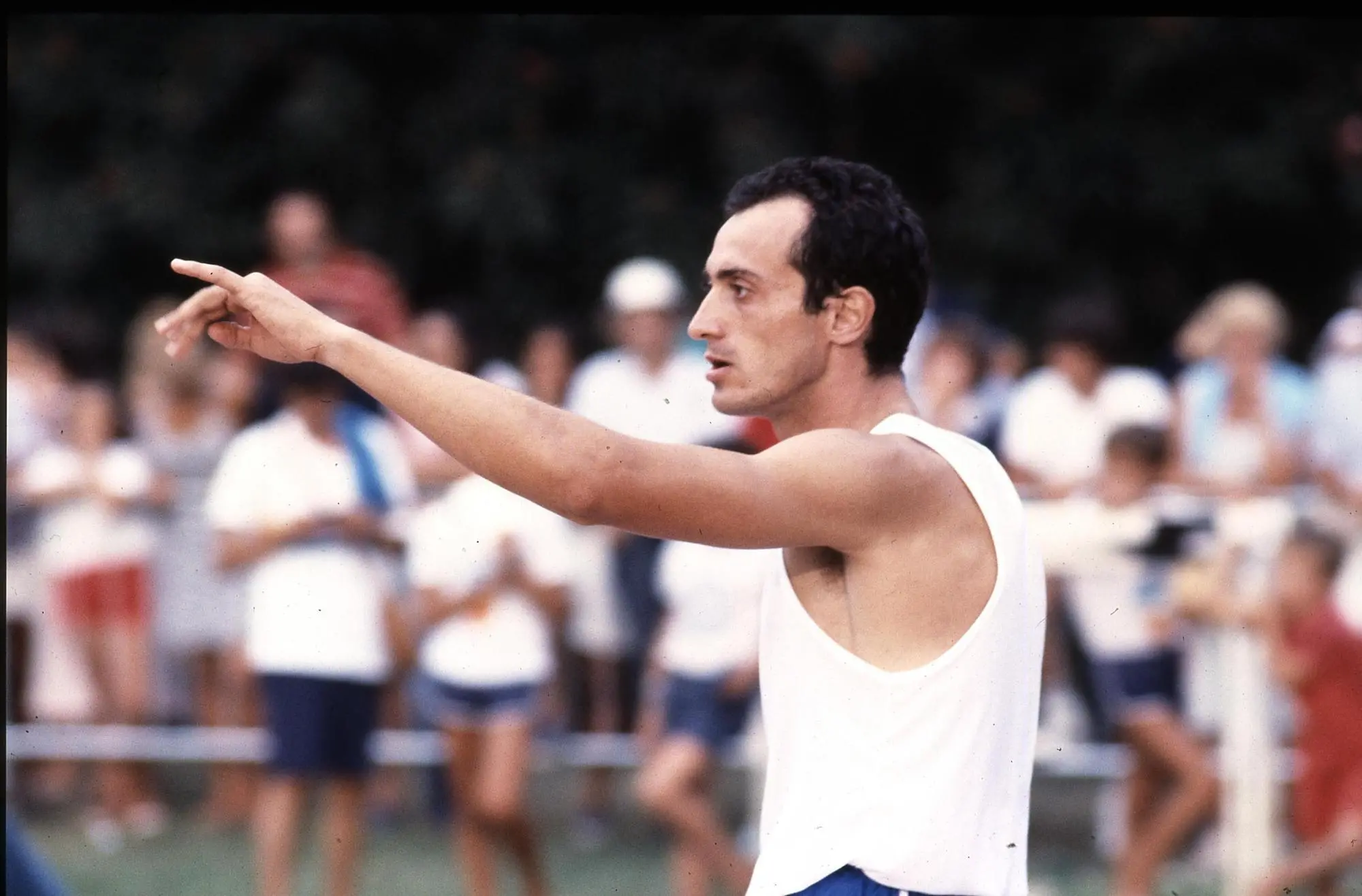 Un giovane Pietro Mennea in un'immagine d'archivio (Ansa)