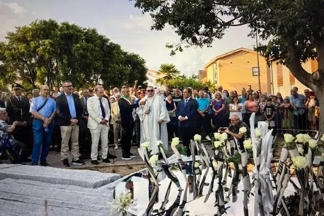 La piazza intitolata da pochissimo alla dottoressa Roberta Zedda, uccisa 22 anni nell’ambulatorio della guardia medica di via Garibaldi (Foto concessa)