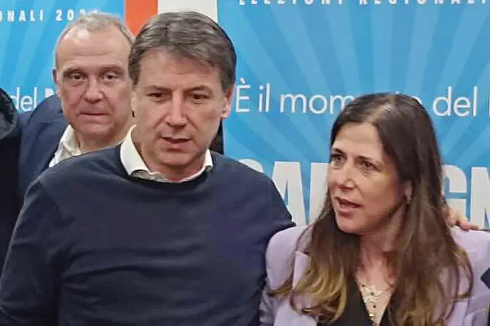 Giuseppe Conte e Alessandra Todde (L'Unione Sarda)