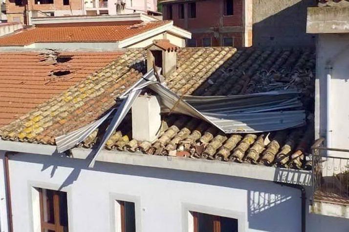 I danni del vento a Villaputzu (Foto Vigili del Fuoco)