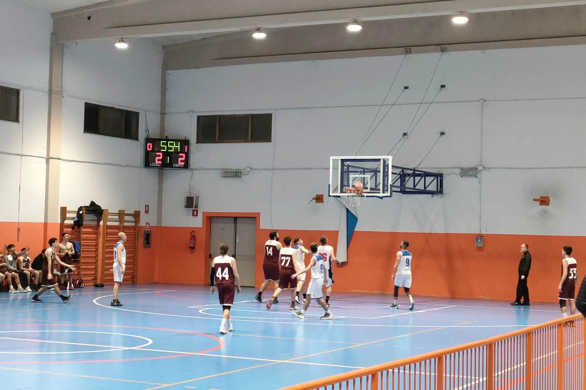 Immagine di una sfida di Divisione Regionale 2 di basket (foto di Giacomo Pala)