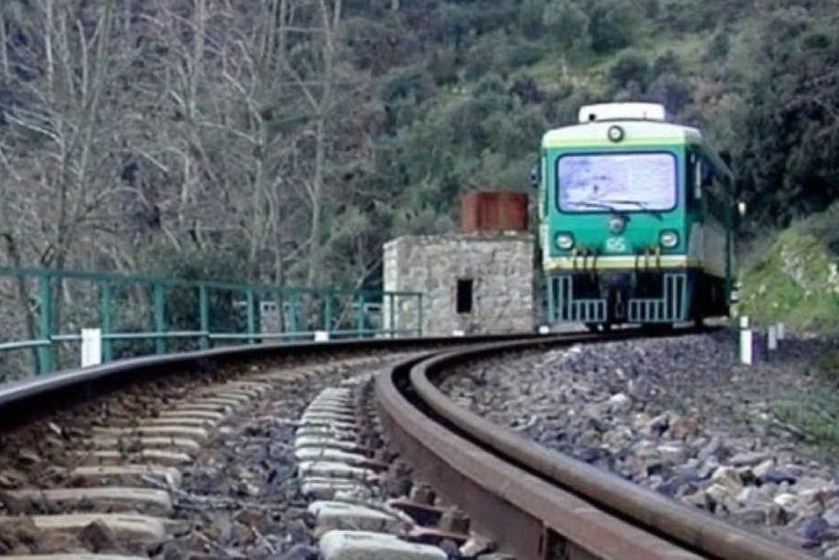 La linea ferroviaria (foto Severino Sirigu)
