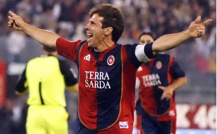 #AccaddeOggi: il 3 luglio del 2003 al Cagliari arriva Zola (Archivio L'Unione Sarda)
