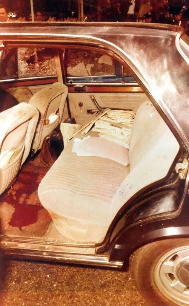 I sedili posteriori dell'auto su cui viaggiava il politico