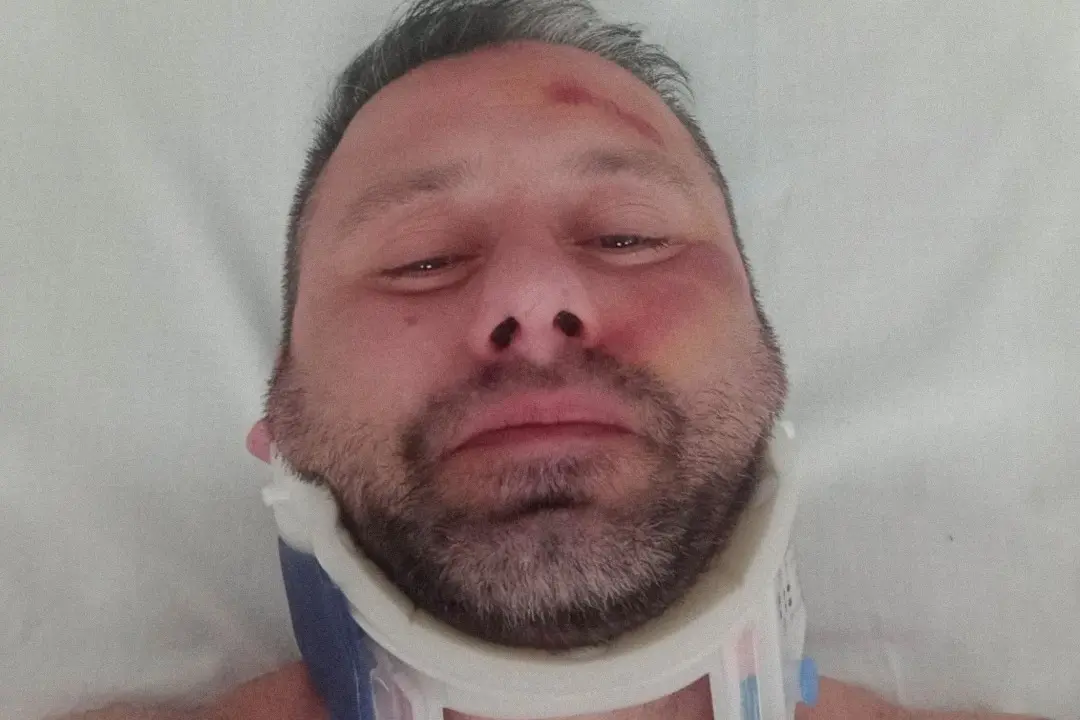 Riccardo Bruno col collare nel dopo partita (foto Tellini)