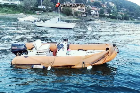 Scontro fra due imbarcazioni sul Lago Maggiore (Ansa)