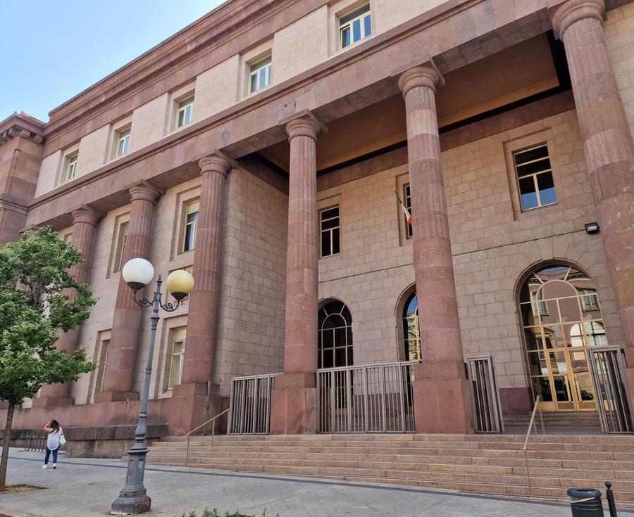 Denuncia gli abusi subiti a 12 anni, patrigno condannato