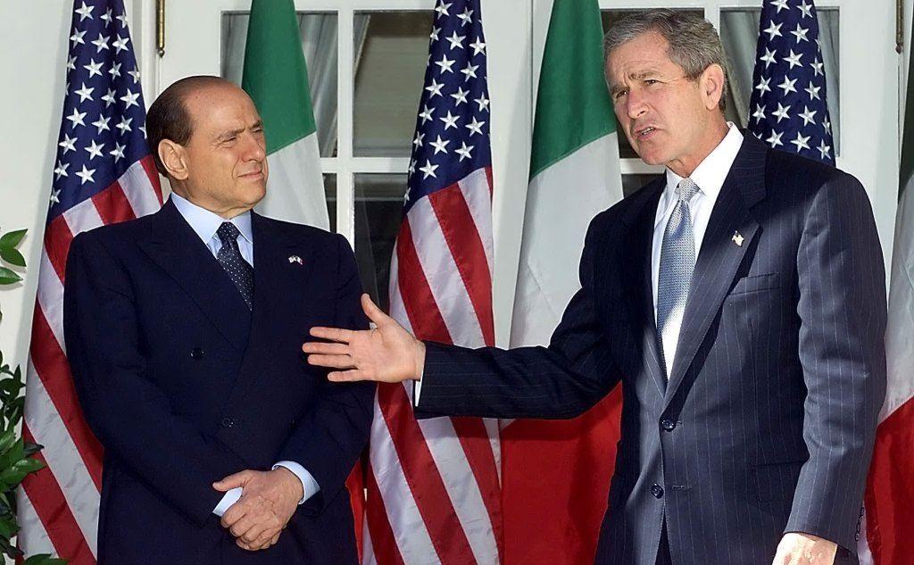Berlusconi con l'amico George W. Bush nel 2001